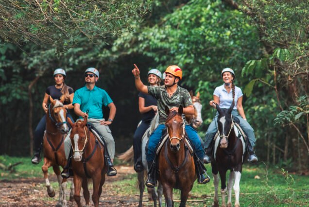 Horsebackriding-Arenal
